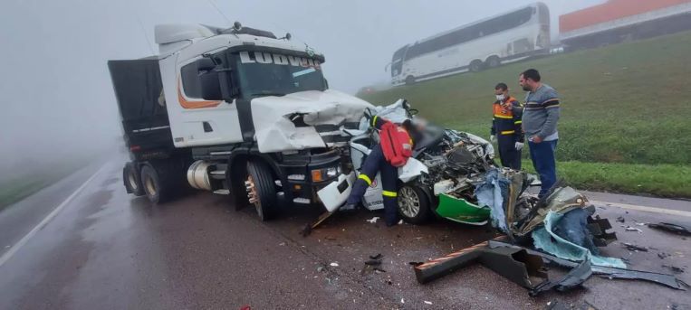 Vídeo: cenário trágico na BR-277 após engavetamento - Guararema News